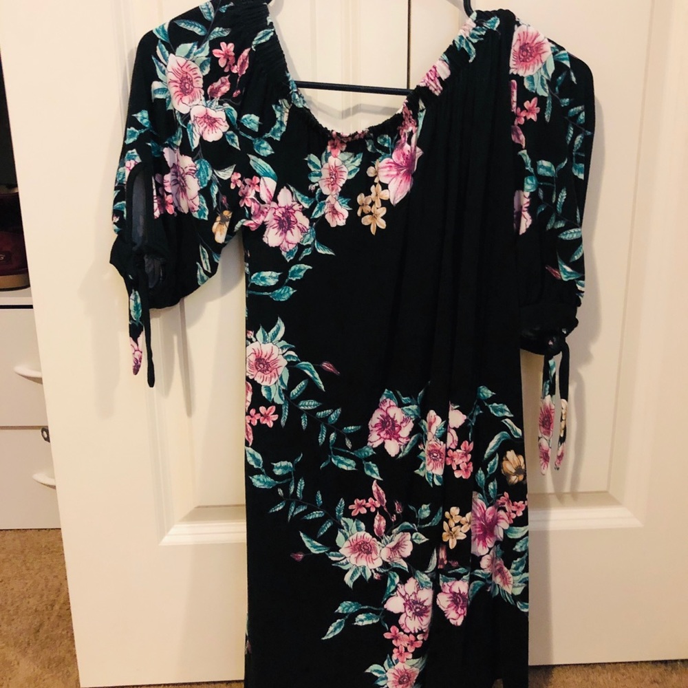 Flower, off-shoulder dress